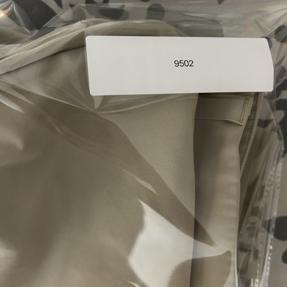 Lululemon Commission Short Mens 36 Beige Chino Preppy Classic Fit 7" inseam - Picture 6 of 8
